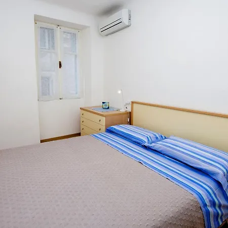 Beeindruckendes Mit Meerblick Direkt In Nur 200 Meter Zum דירה *